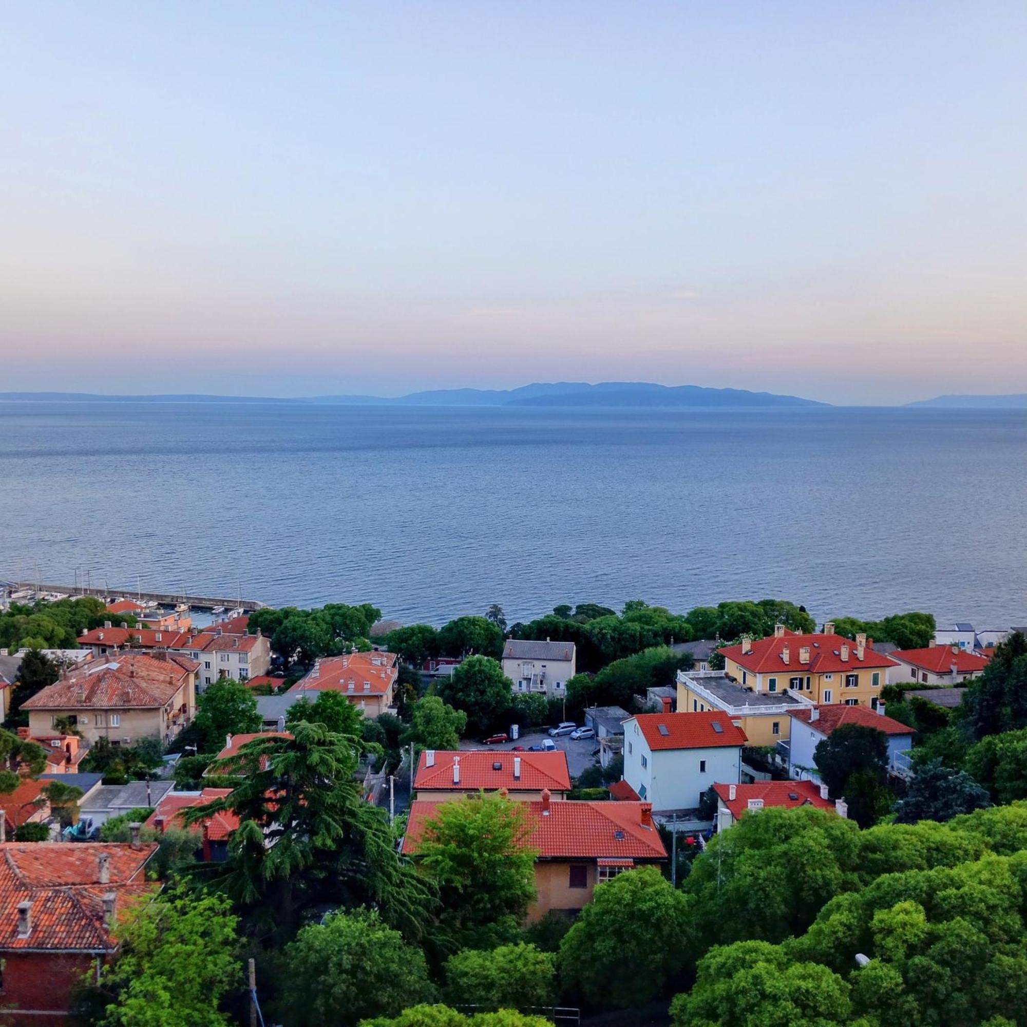 Apartment With View In غييكا المظهر الخارجي الصورة